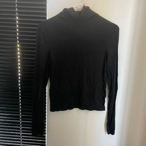 H&M turtle neck. Never been worn.